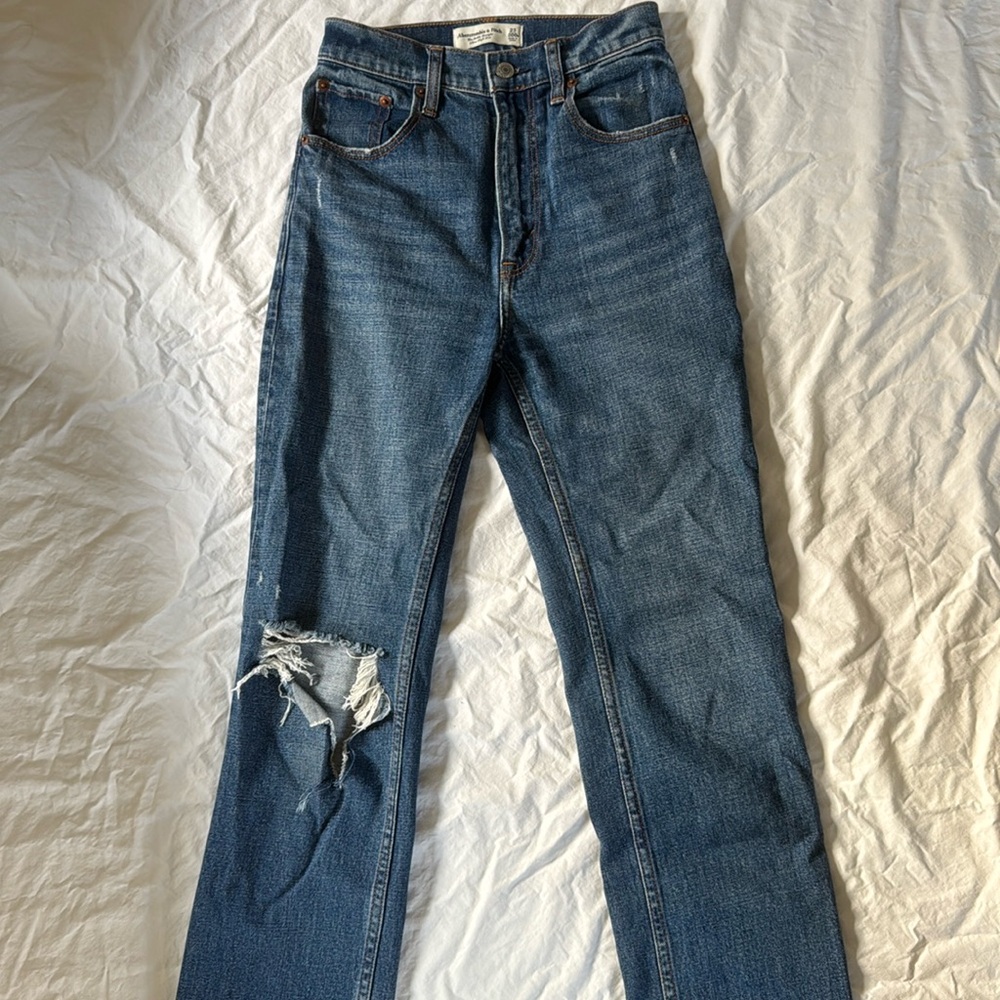 Abercrombie Ultra High Rise Ankle Straight Jean